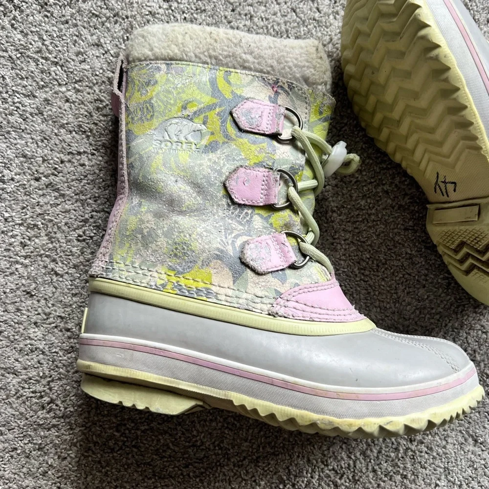 SOREL 'Yoot Pac' Girls Size 2 Winter Boots Lime Gray Chartreuse & Pink Leather